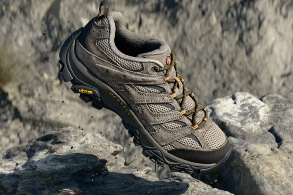 Mejores Botas Militares 2026: Merrell Moab 3 GTX y Alternativas para Campo Extremo